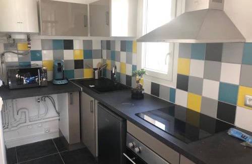 Port de St Goustan Apartment | Scenic Studio Overlooking Port Saint Goustan - Rated 8.9/10