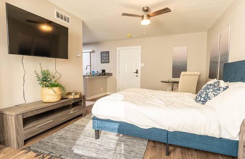 Coronado Hills Apartment | Studio w/ Great Location Near Highway DT-C