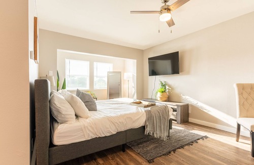 Coronado Hills Apartment | Studio w/Great Location Near Highway DT- H