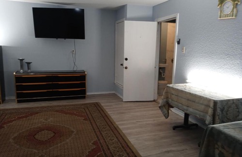 Northwest Carrollton House | Cozy Studio w/ Private Bathroom in Carrollton, Rated 10/10