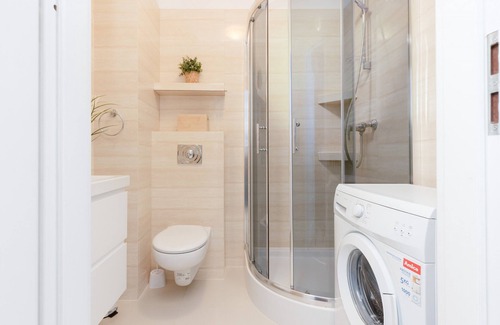 Rakowiec Apartment | Explore Studio Warsaw Grójecka: Family-Friendly Retreat