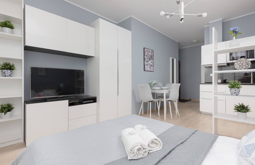 Rakowiec Apartment | Explore Studio Warsaw Grójecka: Family-Friendly Retreat