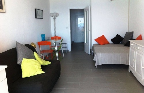 Palavas-les-Flots Apartment | Scenic Waterfront Studio with Ocean View Near the Beach