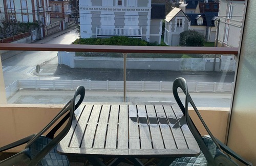 Cabourg Apartment | Beautiful Studio Waterfront Cabourg with Garden View