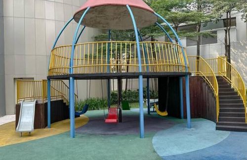 Jakarta Apartment | Relaxing Studio Oasis in West Jakarta with Pool & Netflix