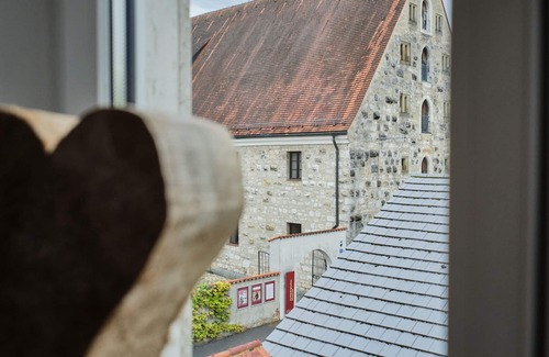 Kelheim Apartment | Cozy 2-Bedroom Studio with Kitchen & Breakfast Options
