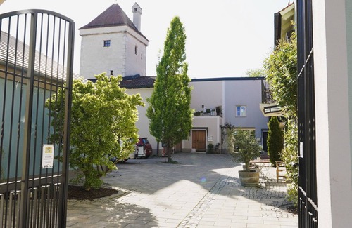 Kelheim Apartment | Cozy 2-Bedroom Studio with Kitchen & Breakfast Options