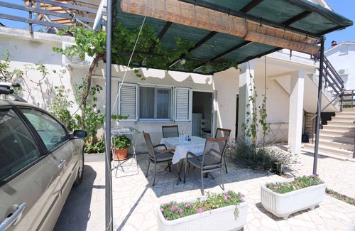 Silo Apartment | Pet-Friendly Studio with Ocean View in Sunny Location