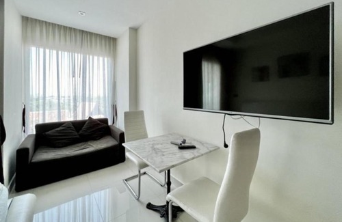 Na Chom Thian Apartment | Seaside Studio: Pet and Child Friendly Retreat Awaits