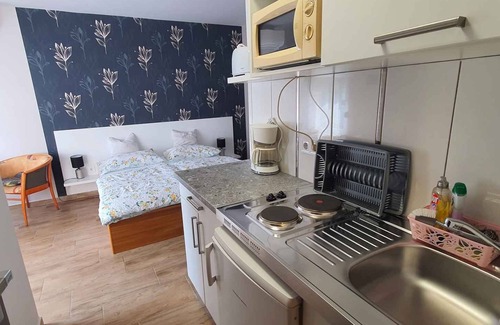 Heviz Apartment | Cozy Studio with Amenities Near City Center & Ocean Views