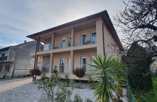 Heviz Apartment | Cozy Studio with Amenities Near City Center & Ocean Views