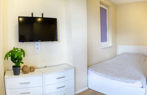 Vilnius city municipality Apartment | Cozy Studio with Balcony & Kitchen: Perfect for Your Stay
