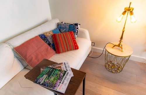 Quartier du Petit-Montrouge Apartment | Elegant Studio with Balcony - 4 Star Experience, Rated 9.2