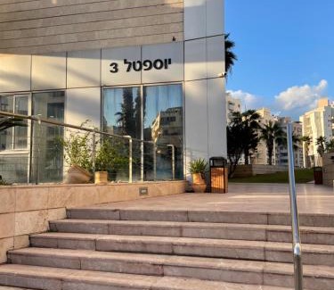 Bat Yam Apartment | Charming City View Studio - Pet & Child Friendly Escape