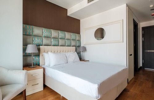 Merter Apartment | Modern Studio with City View Balcony Near Metro Access
