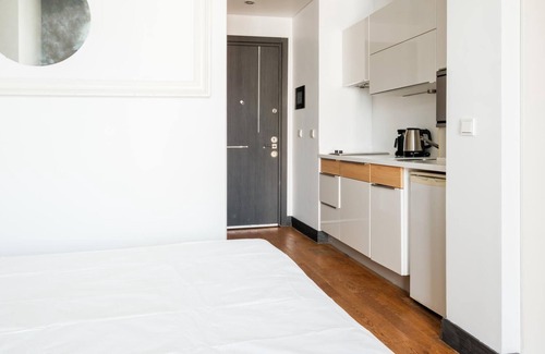 Merter Apartment | Modern Studio with City View Balcony Near Metro Access