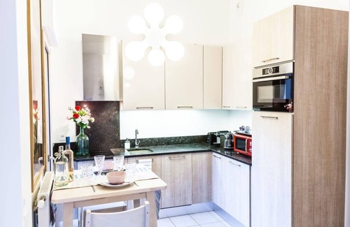 Lyon City Centre Apartment | Modern Studio with Garage Near Gare Perrache in Lyon