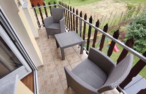 Balatongyorok Apartment | Cozy Studio with Garden, Pool, and High-Speed Internet