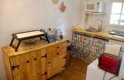 Salon-de-Provence Apartment | Inviting Studio with Pools, Kitchens & Trampoline Fun