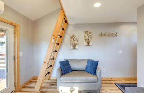 Marshall Apartment | Inviting Marshall Studio with Hot Tub and Scenic Views
