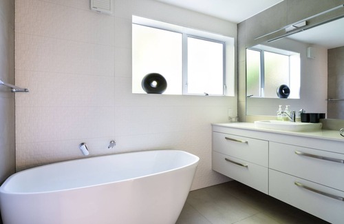 Atawhai Apartment | Cozy Studio Retreat with Beautiful Sea Views