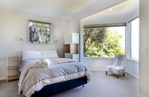 Atawhai Apartment | Cozy Studio Retreat with Beautiful Sea Views