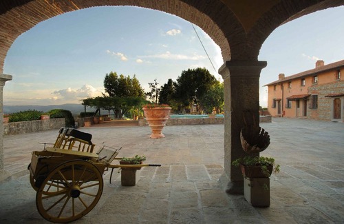 San Donato in Fronzano Apartment | Inviting Holiday Apartment with Panoramic Views & Pool
