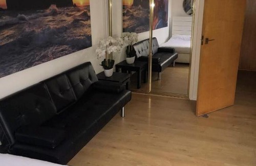 Westminster Apartment | Ideal Studio with Parking in Central London - 9/10 Rated!