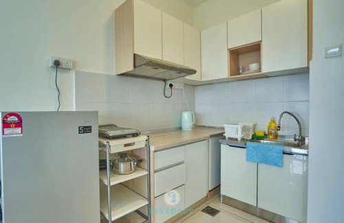 Semenyih Apartment | Inviting Studio with Pool & Free Netflix in Semenyih