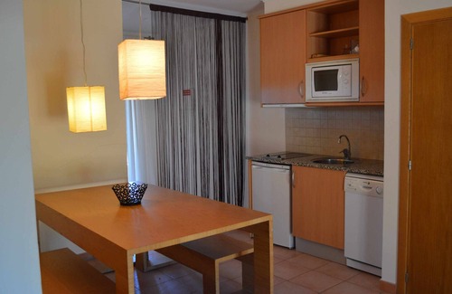 Silves Hotel | Relaxing Studio with Pool View and Spa Amenities