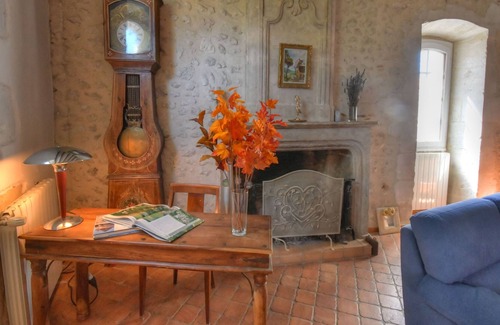 Douchapt House | Studio with private garden and terrace and swimming pool