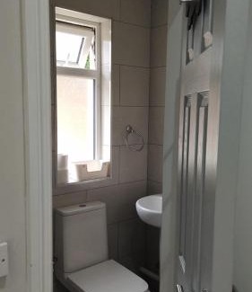 Ongar Apartment | Cozy Studio with Private Kitchen for Your Getaway