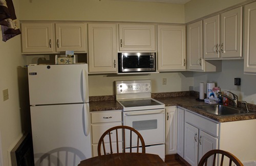 Wells Apartment | Modern Studio with Pool Table & Screened Balcony Near Beaches