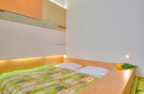 Verkhnie Misto Apartment | Relaxing Studio Retreat with Spa at Mykhailivs'kyi Inn