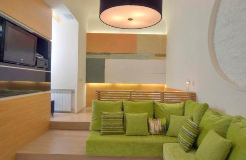 Verkhnie Misto Apartment | Relaxing Studio Retreat with Spa at Mykhailivs'kyi Inn