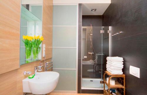Verkhnie Misto Apartment | Relaxing Studio Retreat with Spa at Mykhailivs'kyi Inn