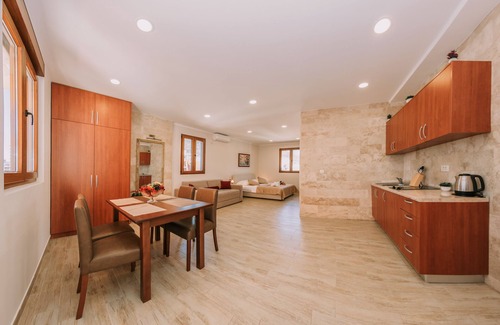 Babin do Apartment | Cozy Studio with Terrace and Ocean View Awaits You