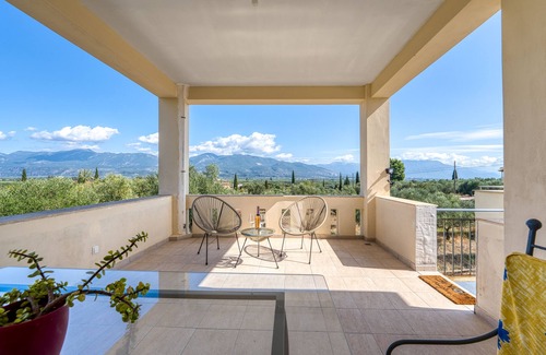 Piperitsa Apartment | Inviting Studio with Terraces for Unforgettable Getaways