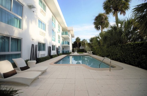 Bal Harbour Apartment | Cozy Studio Steps from Bal Harbour Beach with Kitchenette