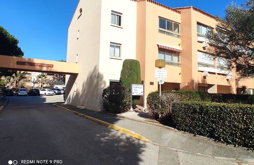 Saint-Mandrier-sur-Mer Apartment | Studio ZEN: Oceanfront Retreat with Top Amenities & Views