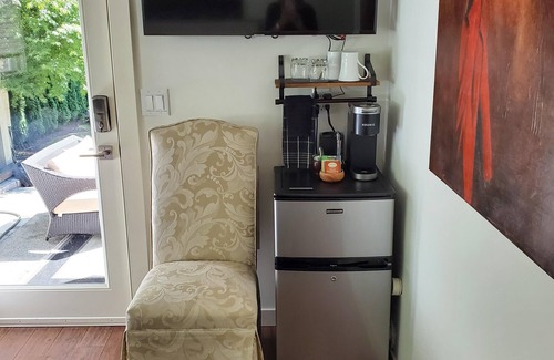 Kirkland Apartment | Unwind at Studio Zen in Kirkland with Lake Views & Spa