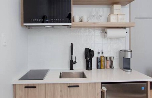 Plateau Mont Royal Apartment | Prime Studio14 with Kitchen & Child-Friendly Amenities