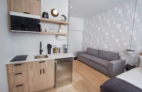 Plateau Mont Royal Apartment | Prime Studio14 with Kitchen & Child-Friendly Amenities