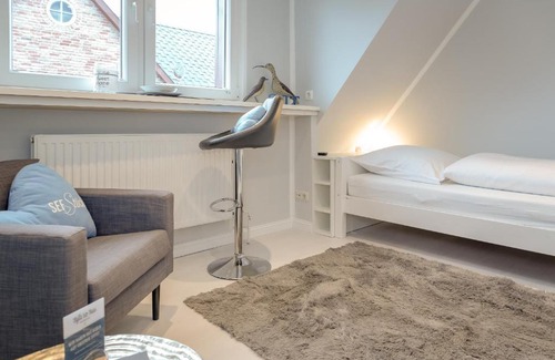 Tinnum Apartment | Budget-Friendly Studio Apartment - Tom with Great Reviews