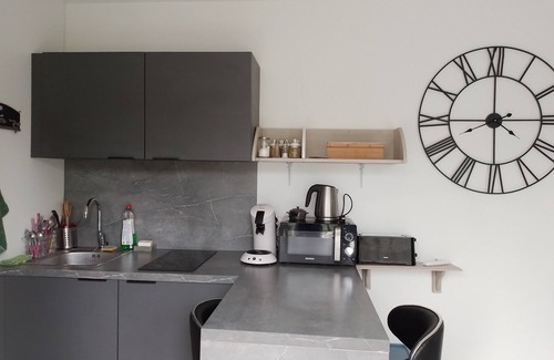 Saint-Ambroix House | Cozy Studio with Spa Access in the Beautiful Cévennes