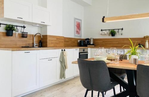 Lubben Apartment | Modern Studio in Central Location with Free Wi-Fi & Parking