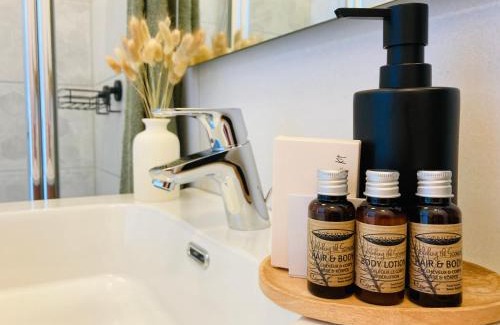 Lubben Apartment | Modern Studio in Central Location with Free Wi-Fi & Parking