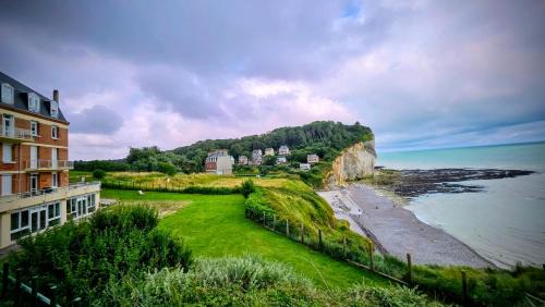 Saint-Pierre-en-Port Apartment | Oceanfront Studiomer Résidence with 9.3/10 Guest Rating