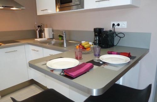 Bois Clos d'Orleans Apartment | Pet-Friendly Retreat at Studios Albri with Breakfast Included