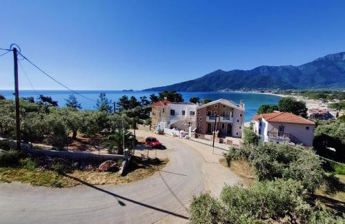 Chrisi Ammoudia Apartment | Top-Rated Studios Apollon with Family-Friendly Amenities